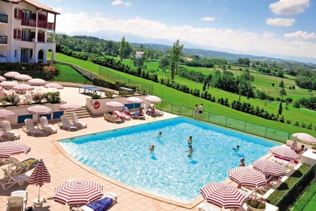 Appartamento T1 Bis Avec Piscine Vue Golf Et Montagnes